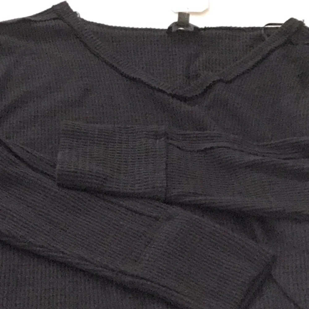 Belk Wonderly, Woman’s Black V-Neck Waffle Knit Long Sleeve Relaxed Fit Tunic. - Picture 2 of 8